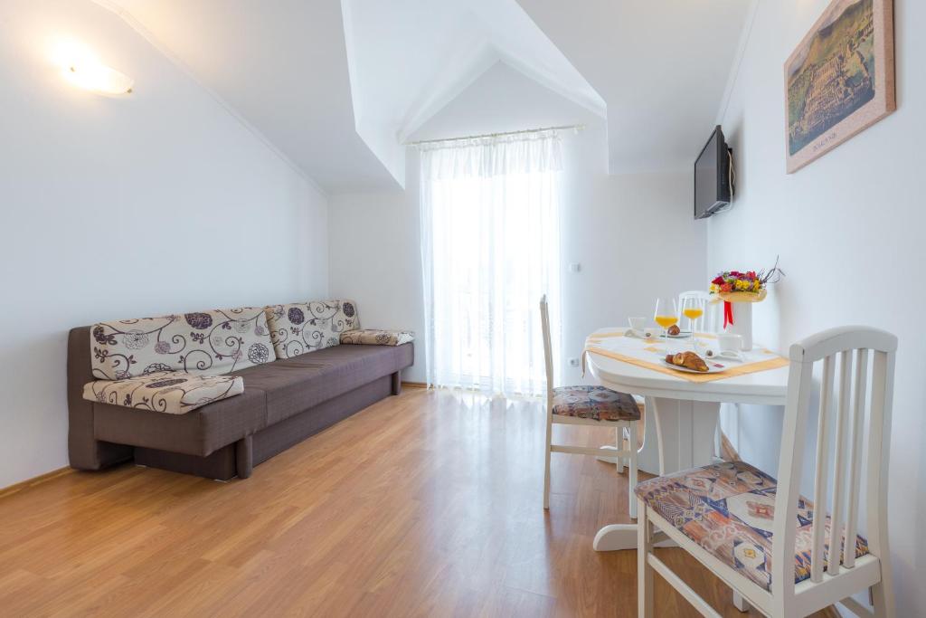 Villa Adria Apartments - 7