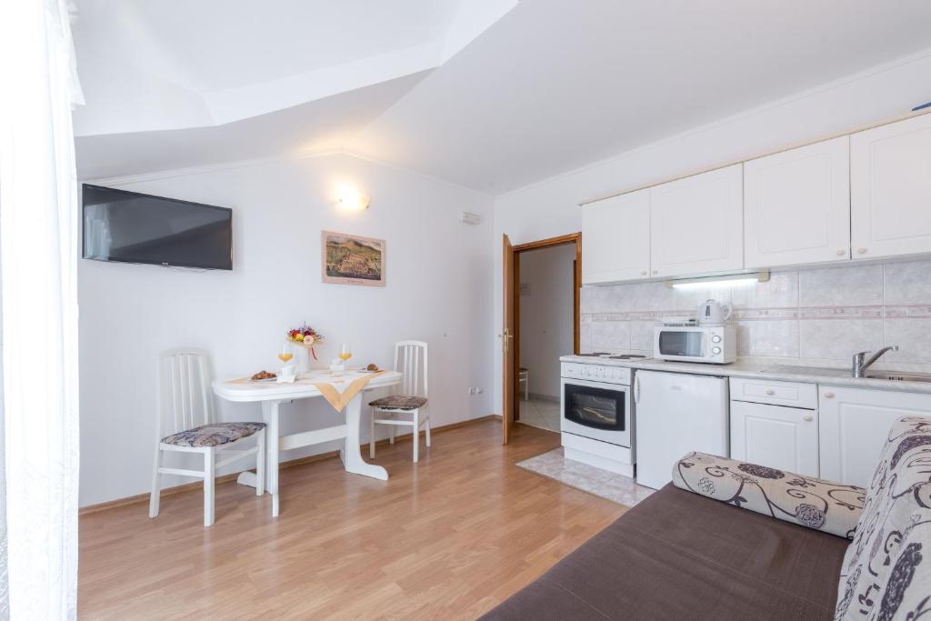 Villa Adria Apartments - 5