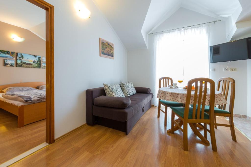 Villa Adria Apartments - 10