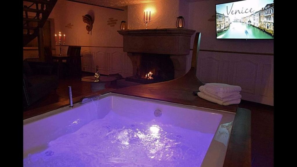 Fotografie z fotogalerie ubytování Le Rêve d'une Nuit suite Venise v destinaci Forbach