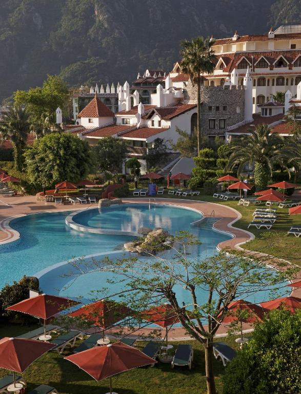 Bazén v ubytování Marti Resort Deluxe Hotel nebo v jeho okolí