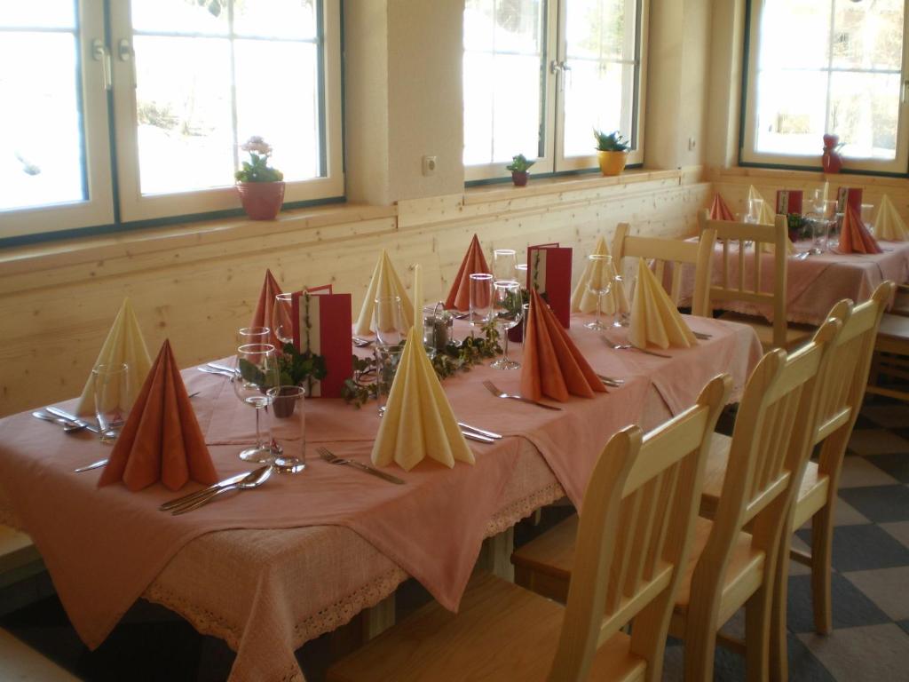 Restaurace v ubytování Gasthof-Pension Strassreith
