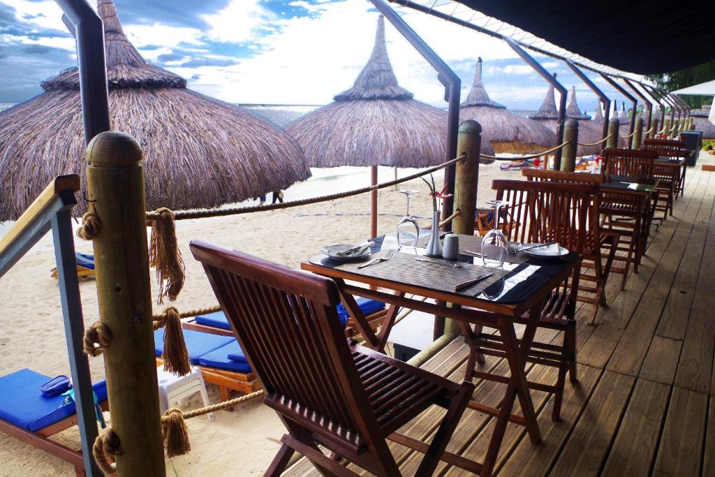 Restaurace v ubytování Pearle Beach Resort & Spa
