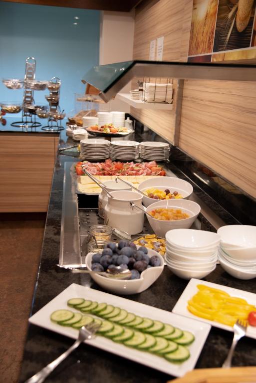 a buffet line with many different types of food at Der Thomashof in Sankt Jakob im Rosental