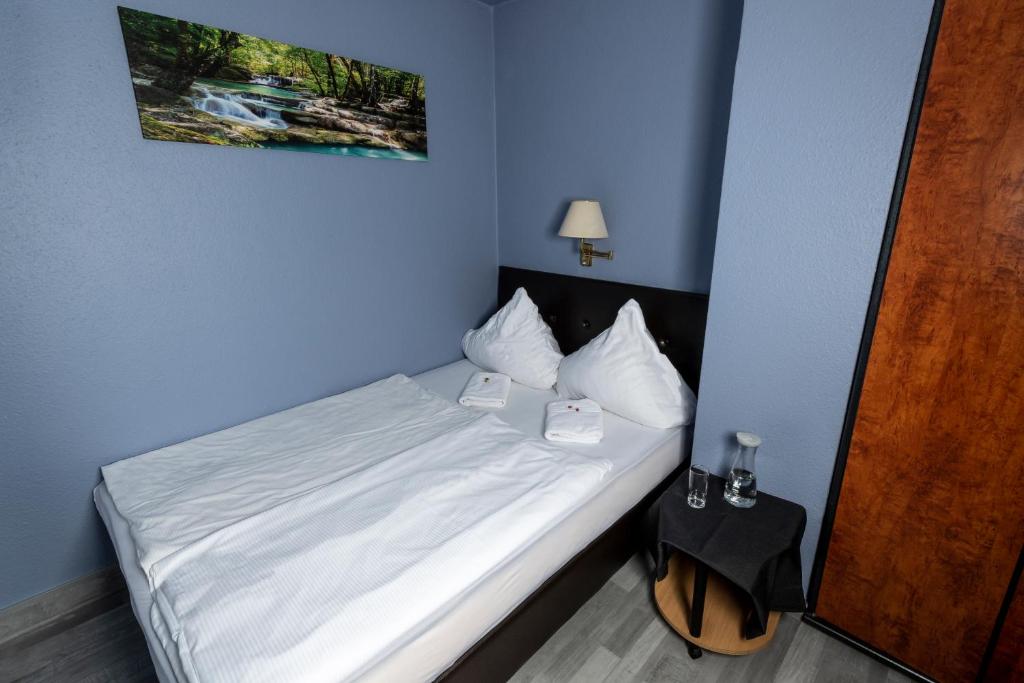 Postel nebo postele na pokoji v ubytování Hotel Stern
