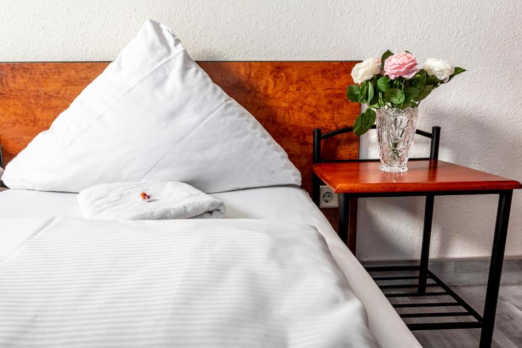 
Triple Room with Shared Bathroom
