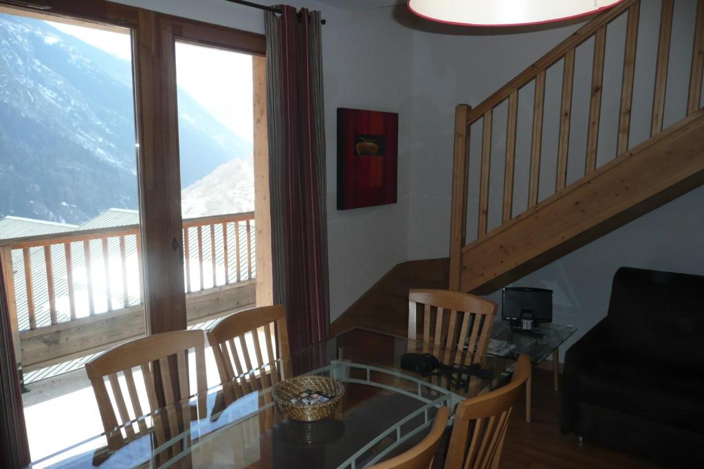 Posezení v ubytování Montagne Duplex-Orelle 9 pers. avec SPA