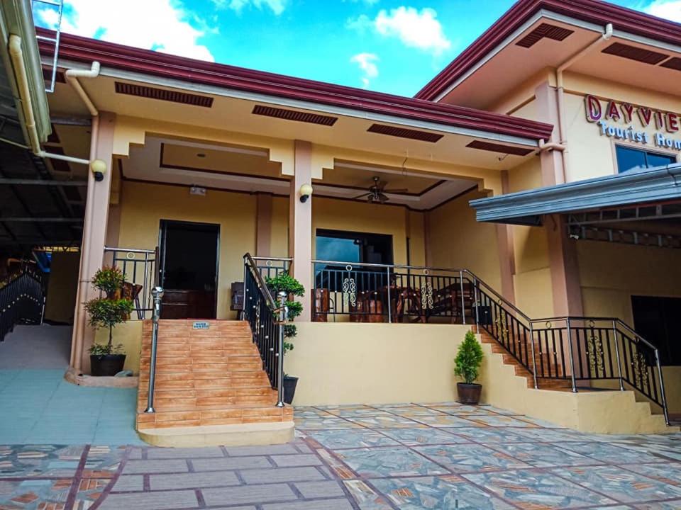 una casa con una escalera delante de ella en Dayview Tourist Home, en Tagbilaran City