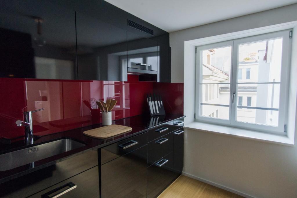 Kuchyň nebo kuchyňský kout v ubytování KoBi Apartments Hirschenplatz