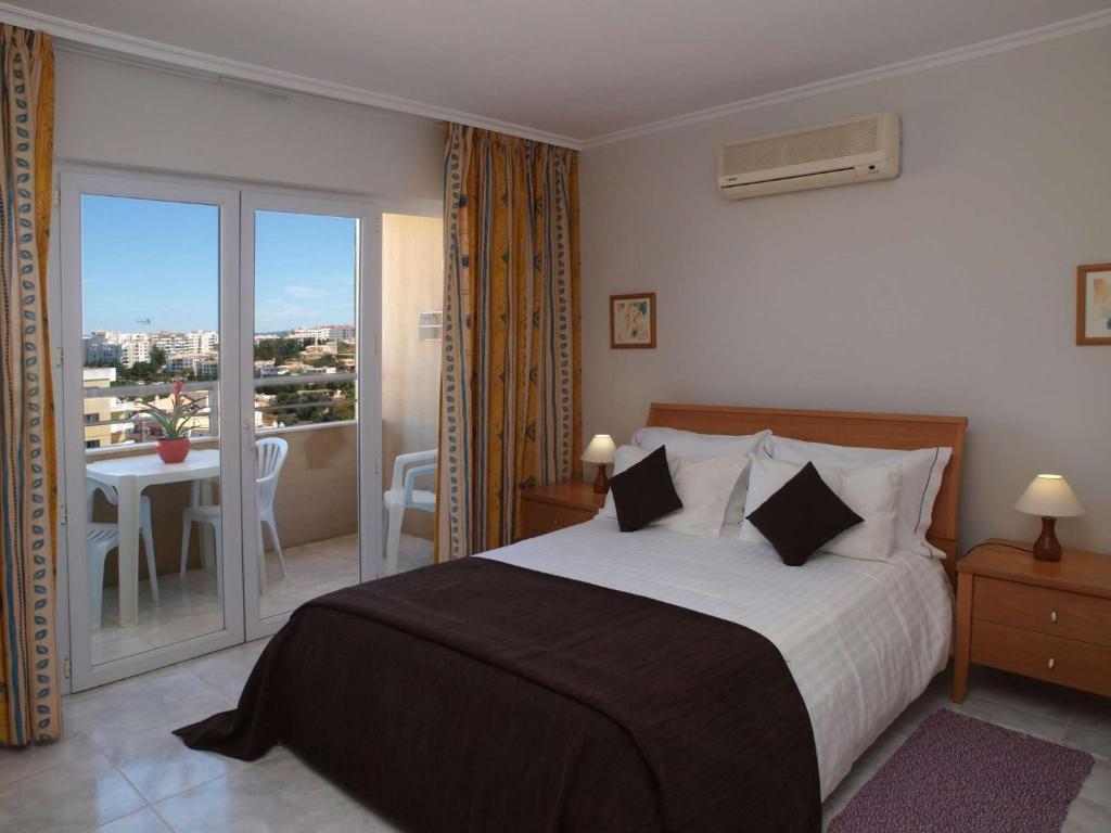 Apartamentos Jardins da Rocha - Resim 2