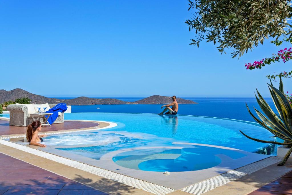 Bazén v ubytování Elounda Gulf Villas by Sandglass nebo v jeho okolí