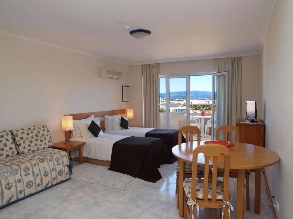 Apartamentos Jardins da Rocha - Resim 38