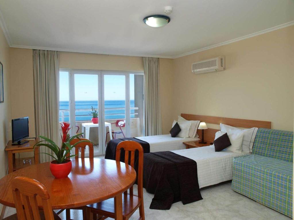 Apartamentos Jardins da Rocha - Resim 40