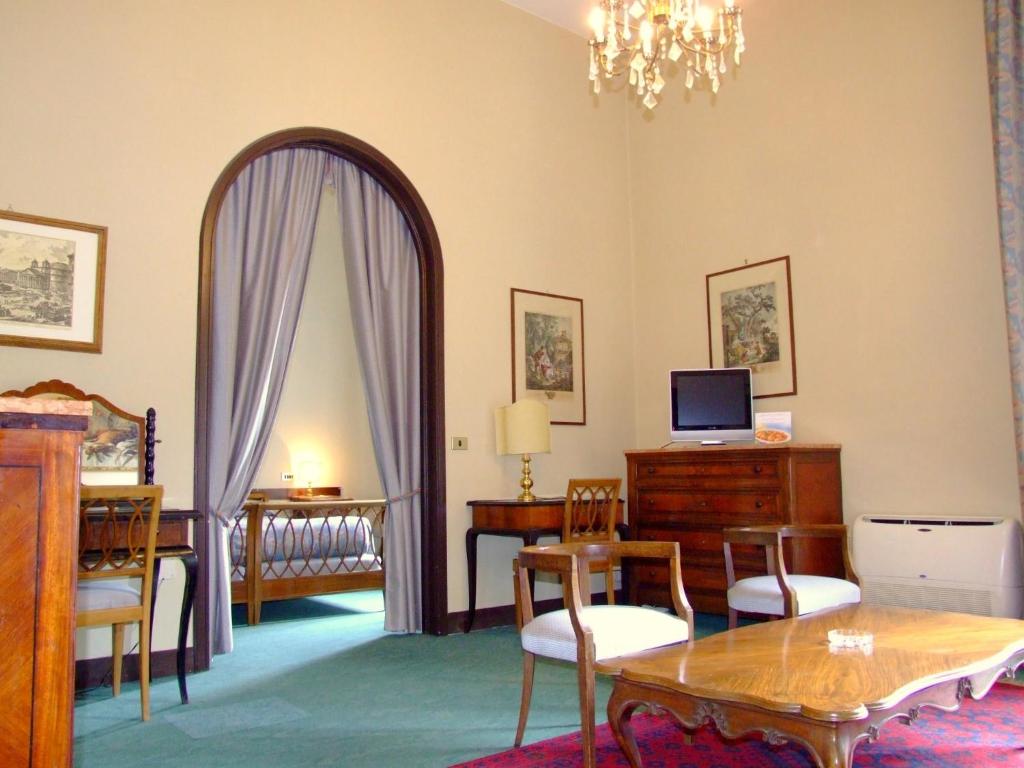 TV a/nebo společenská místnost v ubytování Hotel Palace Bologna Centro