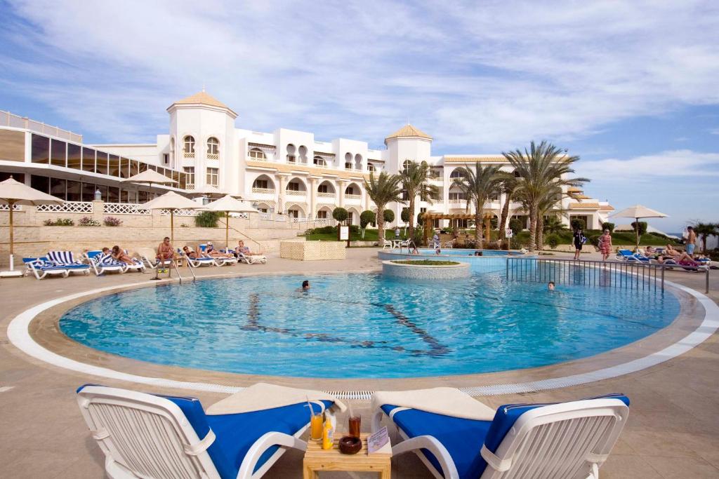 Bazén v ubytování Old Palace Resort Sahl Hasheesh nebo v jeho okolí