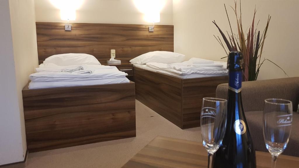 Hotel & Restaurant Pod Kaštany - Chambre Jumelle Avec Lit Supplémentaire