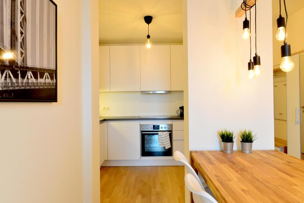 Kuchnia lub aneks kuchenny w obiekcie Self-Check-In With View & Free Parking
