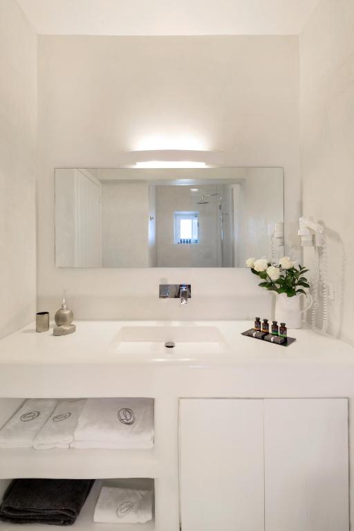 A bathroom at Aenaon Villas