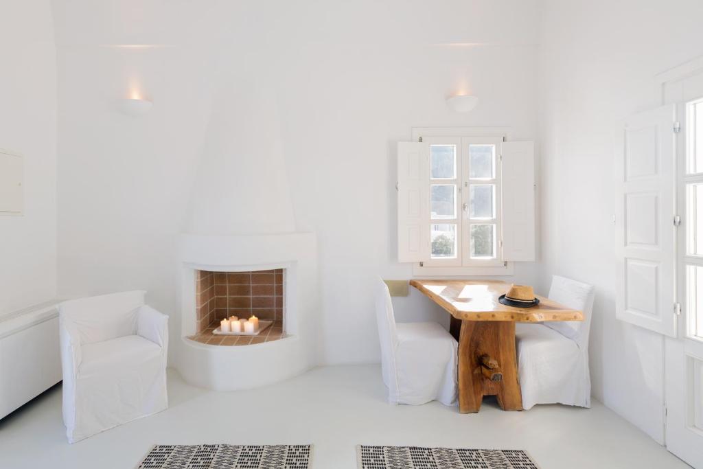 A seating area at Aenaon Villas
