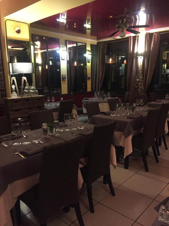 Restaurace v ubytování Hotel de L'Oise
