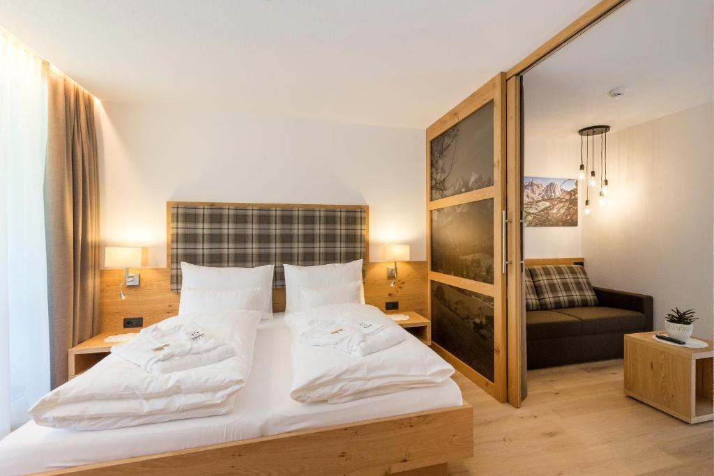 Postel nebo postele na pokoji v ubytování Hotel Royal und Ferienhaus Annabel
