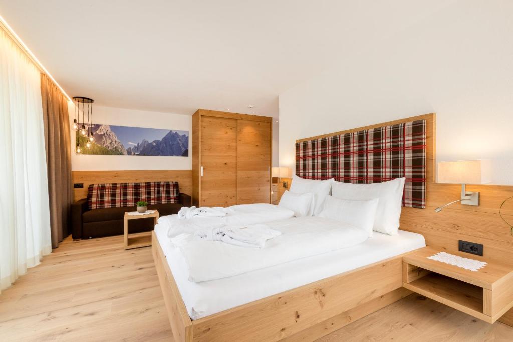 Postel nebo postele na pokoji v ubytování Hotel Royal und Ferienhaus Annabel