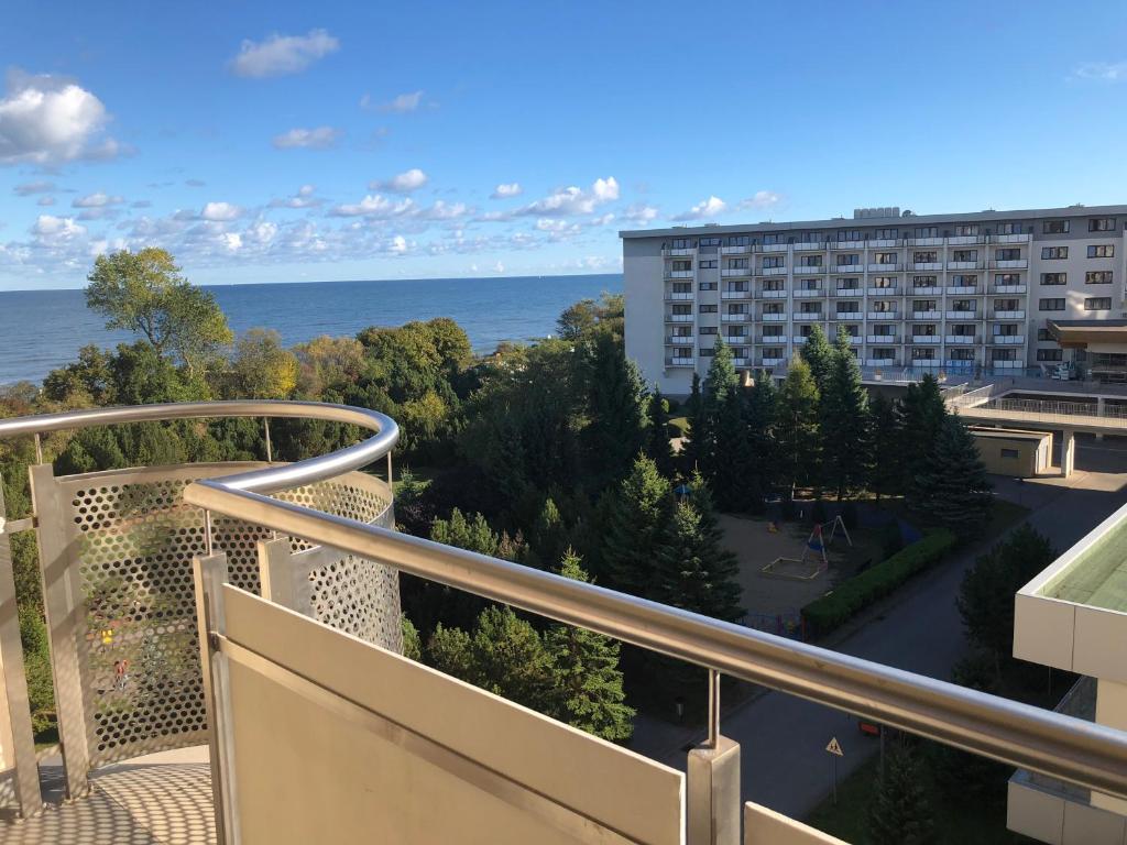 a balcony with a view of the ocean at Apartament Ania z widokiem na morze w Hotelu Arka in Kołobrzeg