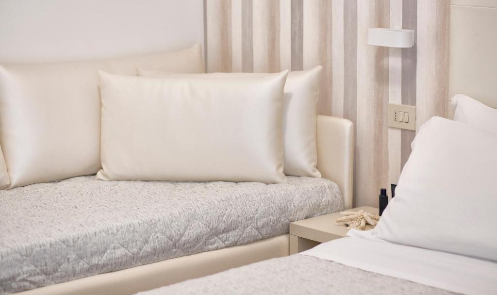 Postel nebo postele na pokoji v ubytování Hotel Bremen