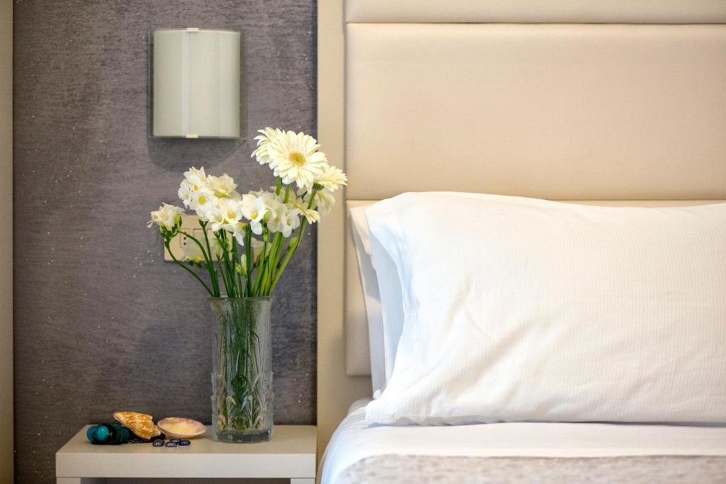 Postel nebo postele na pokoji v ubytování Hotel Bremen