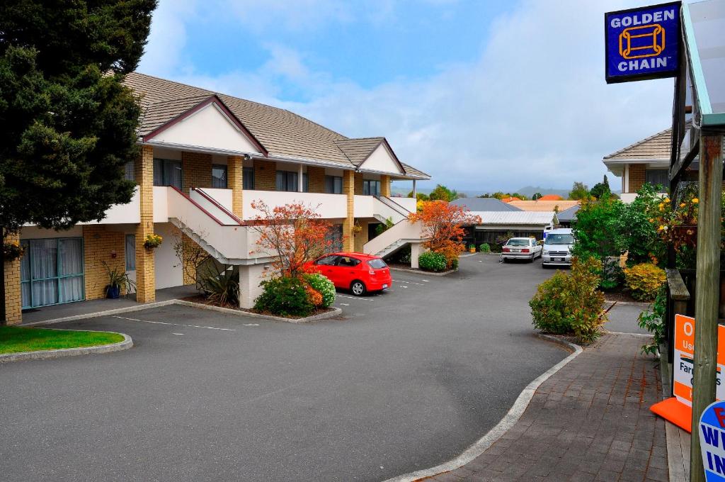 a parking lot in front of a hotel at Fenton Court Motel in Rotorua