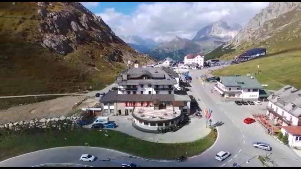 Nespecifikovaný výhled na hory nebo výhled na hory při pohledu z hotelu