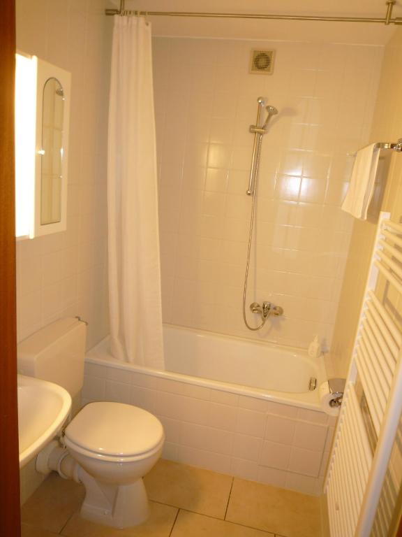 Koupelna v ubytování Hotel Garni Zeranka