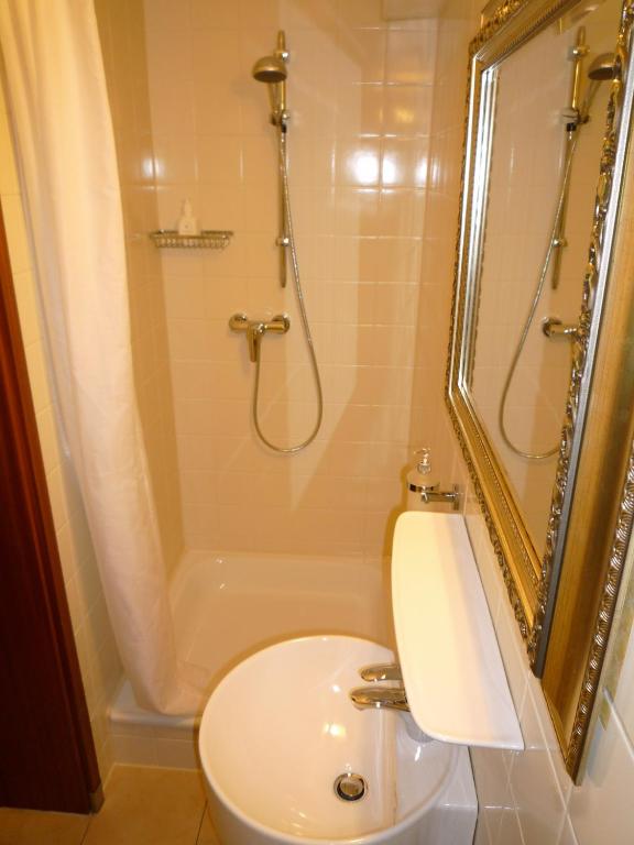 Koupelna v ubytování Hotel Garni Zeranka