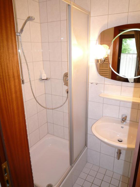 Koupelna v ubytování Hotel Garni Zeranka