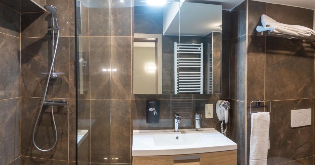 Koupelna v ubytování Wellness Apart Hotel