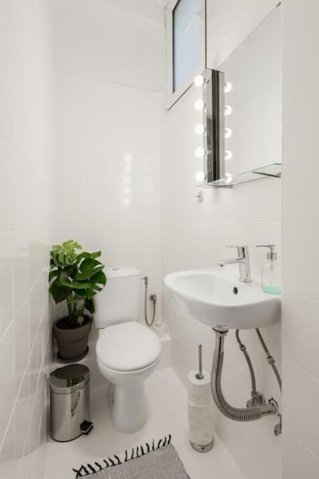 Kúpeľňa v ubytovaní Roman market- upper Aristotelous sq luxury apartment