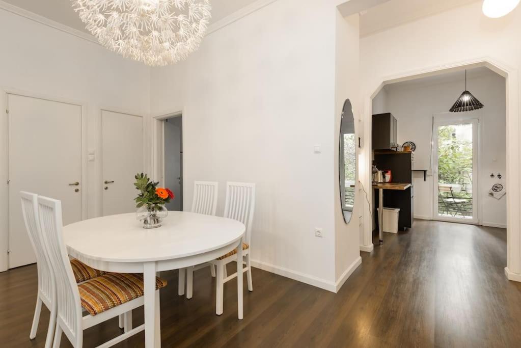 Kuchyňa alebo kuchynka v ubytovaní Roman market- upper Aristotelous sq luxury apartment