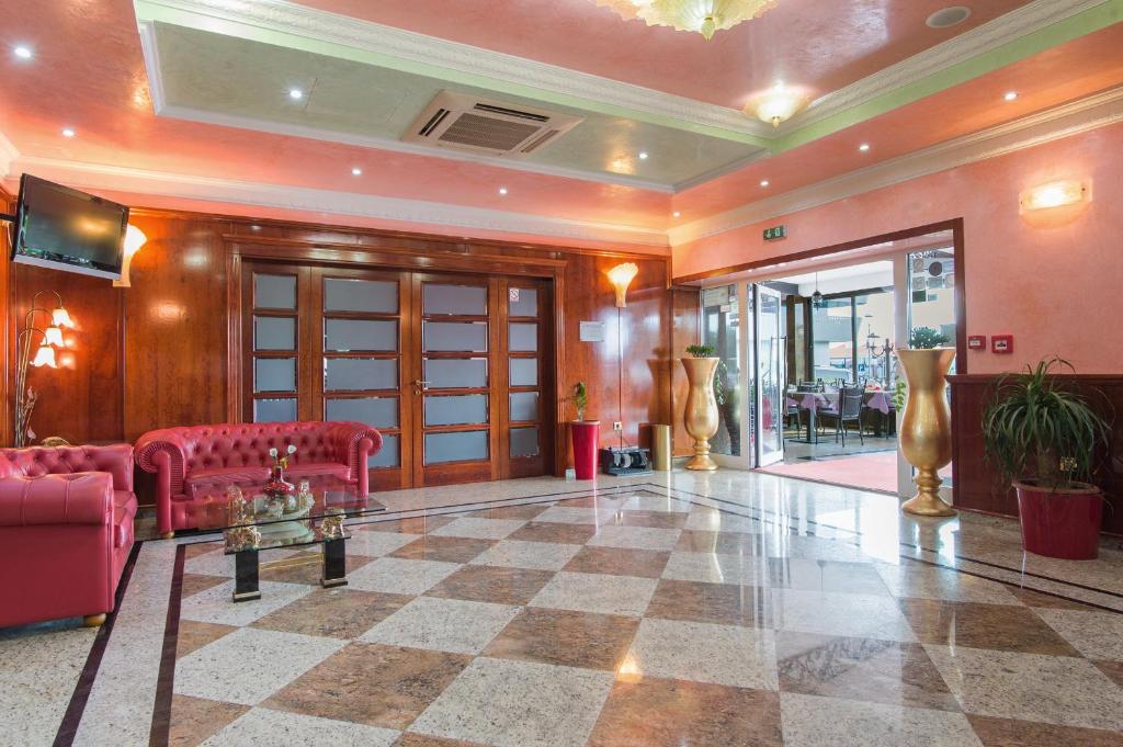 Телевизор и/или развлекательный центр в Hotel Miramare