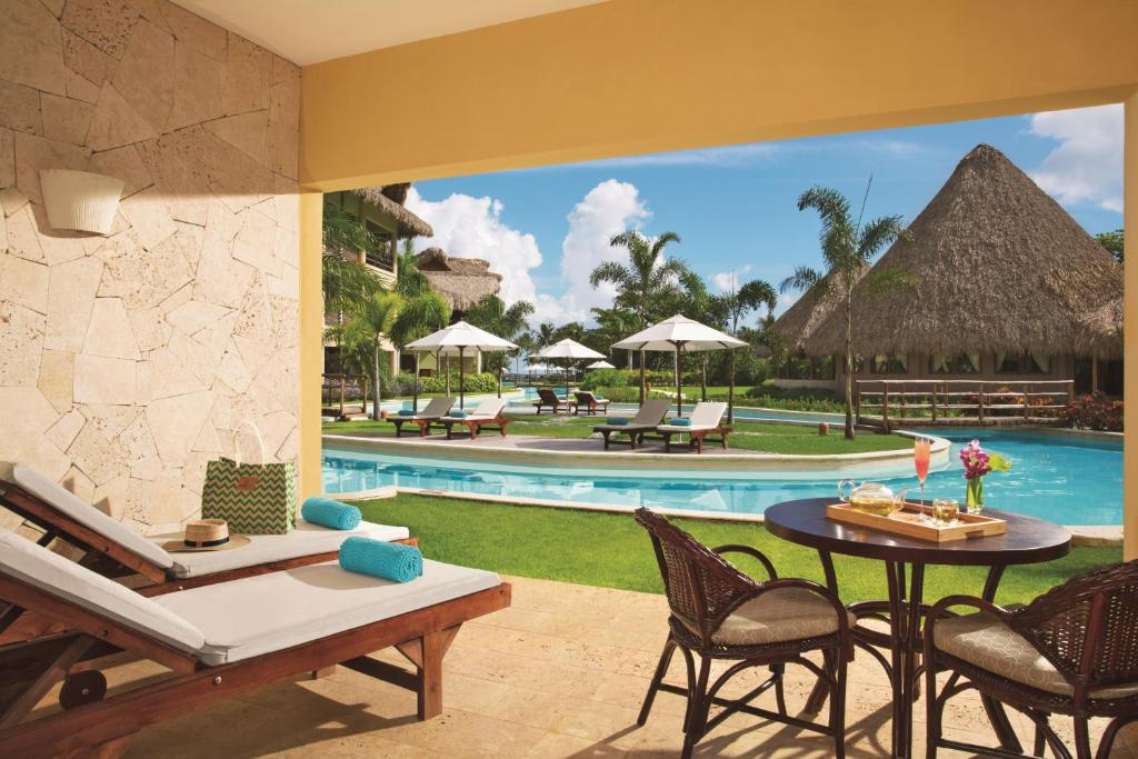 Bazén v ubytování Zoetry Agua Punta Cana - All Inclusive nebo v jeho okolí