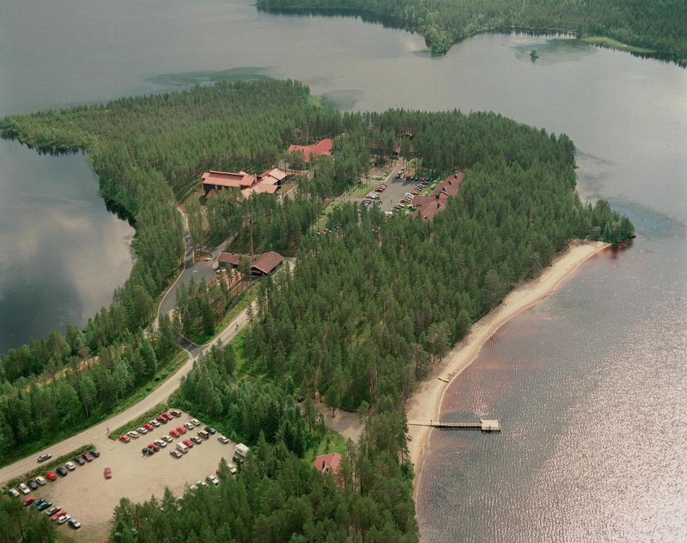 Een luchtfoto van Metsäkartano Outdoor Centre