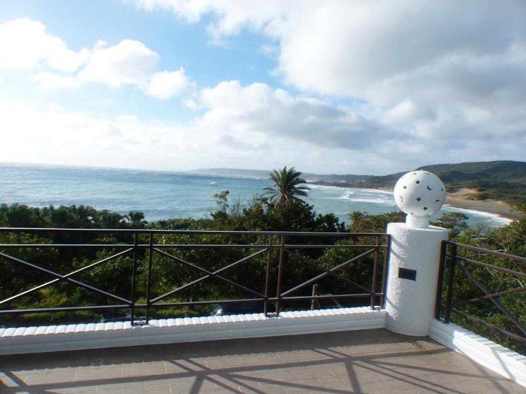 a view of the ocean from a balcony at La View 麗晨 Homestay in Manzhou