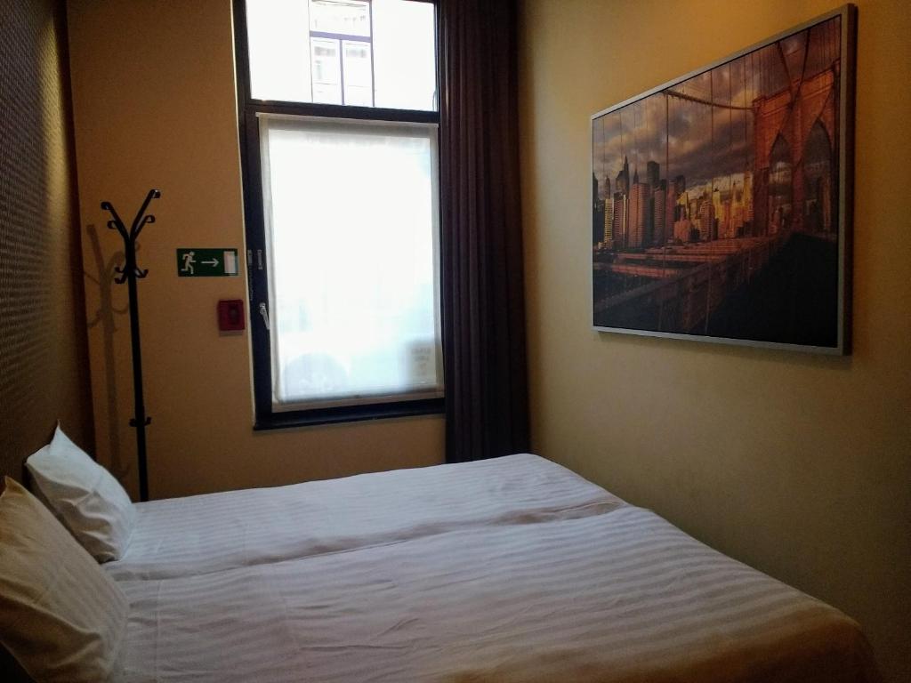 Postel nebo postele na pokoji v ubytování Leuven City Hostel