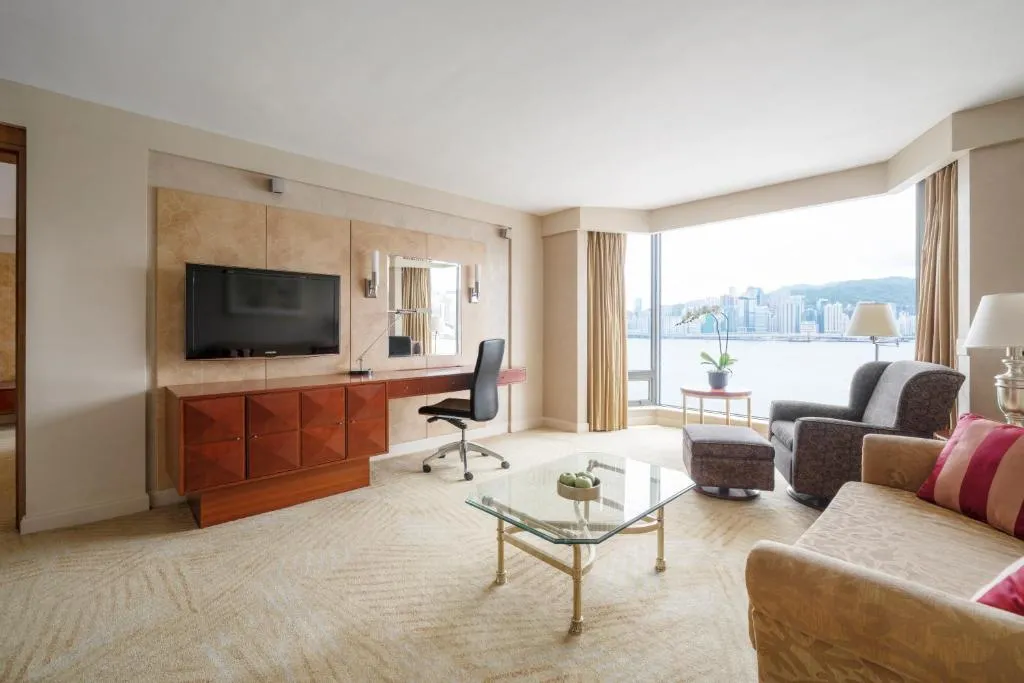 Premier Harbor View Suite with Horizon Club Benefits