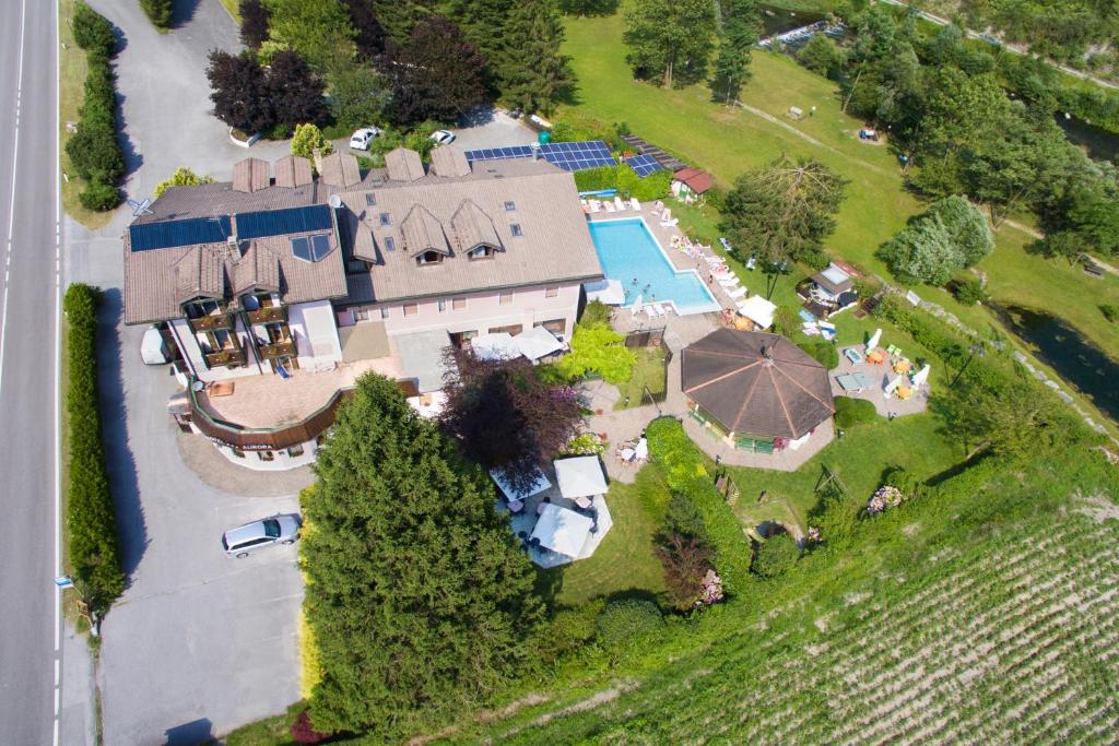Bazén v ubytování Hotel Aurora nebo v jeho okolí