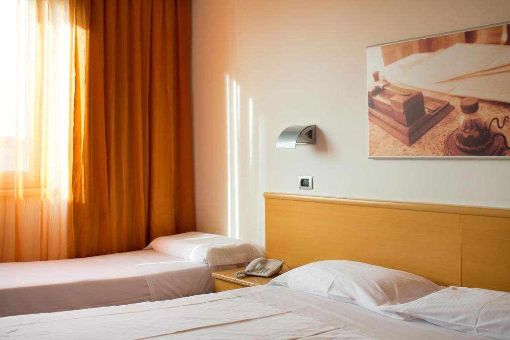 Postel nebo postele na pokoji v ubytování Hotel Montemezzi