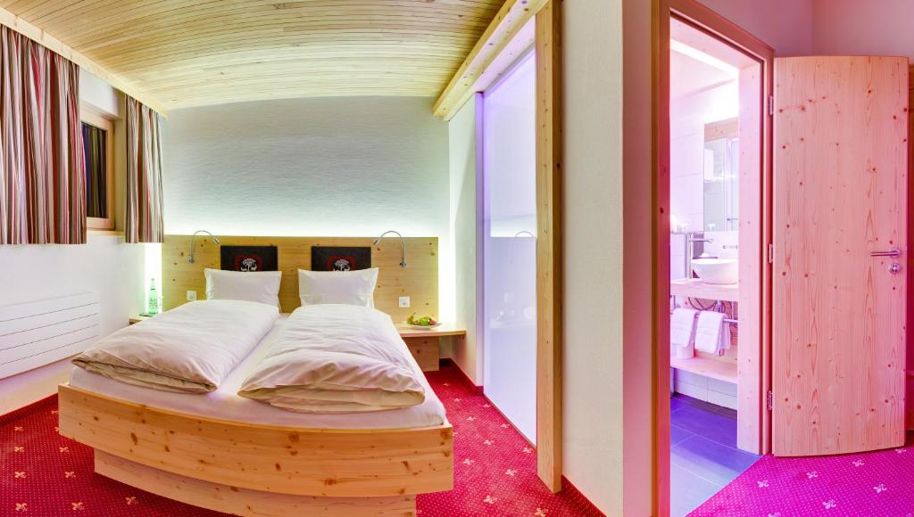Postel nebo postele na pokoji v ubytování Hotel Cristal Flumserberg