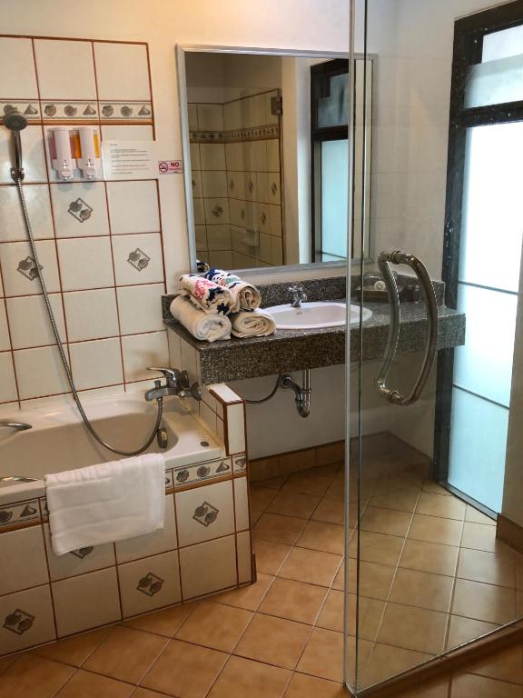 Noble House Beach Resort - 3