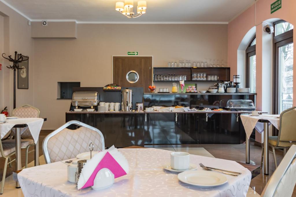 Reštaurácia alebo iné gastronomické zariadenie v ubytovaní Vena