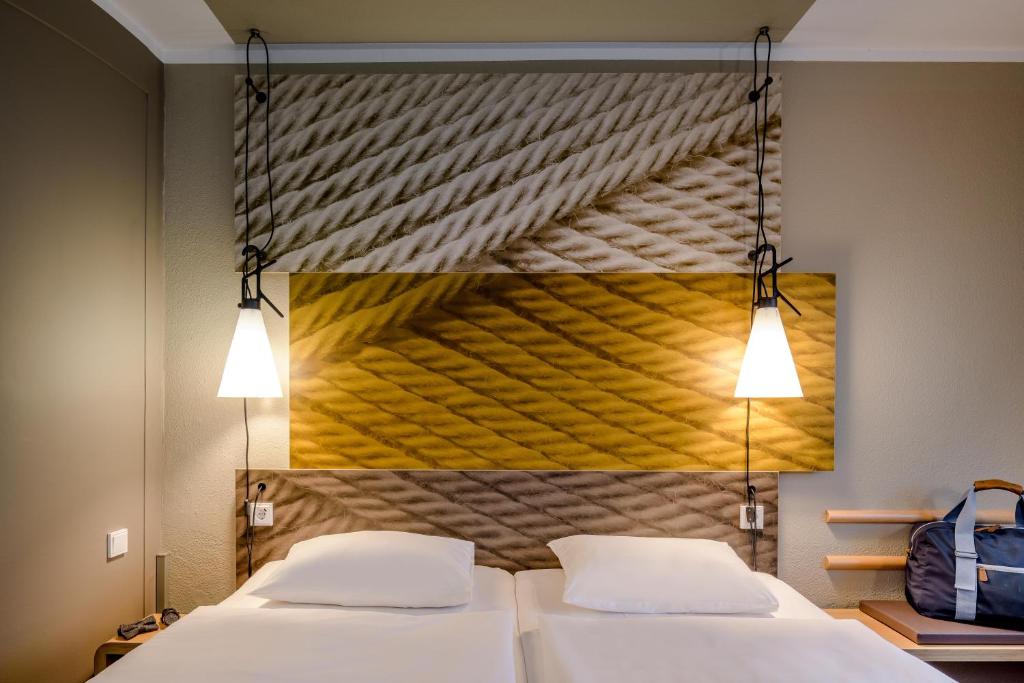Postel nebo postele na pokoji v ubytování Ibis Münster City