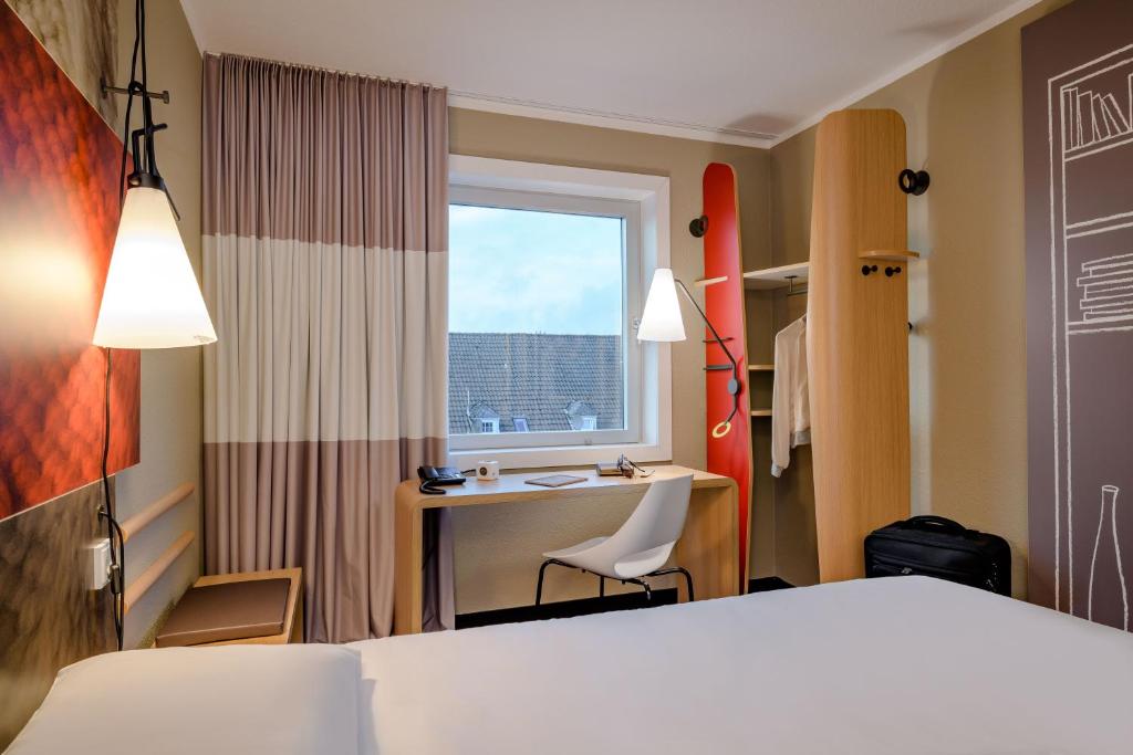 Postel nebo postele na pokoji v ubytování Ibis Münster City